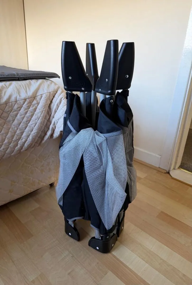 travel cot - Image 2