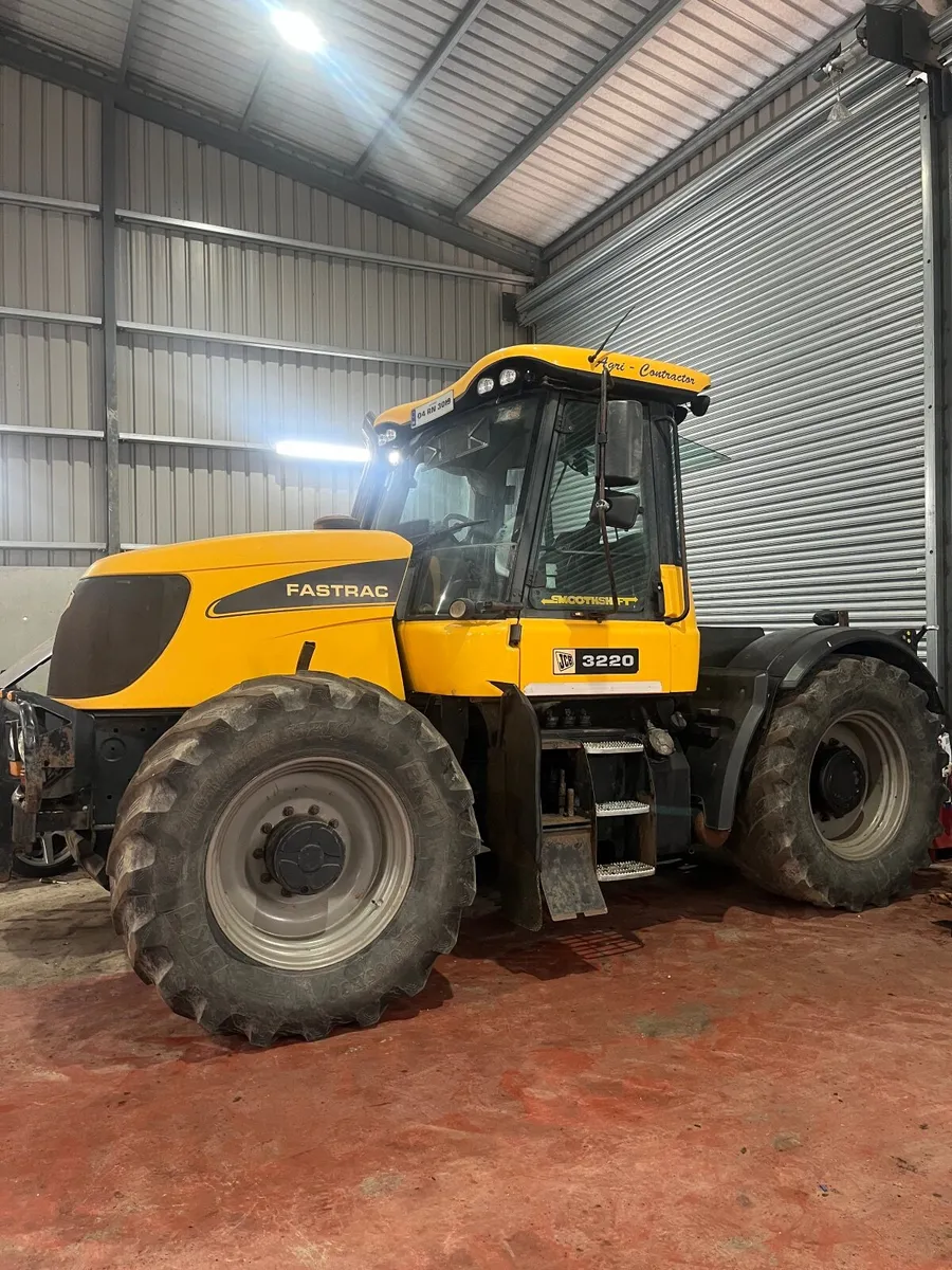 JCB Fastrac 3220 - Image 1