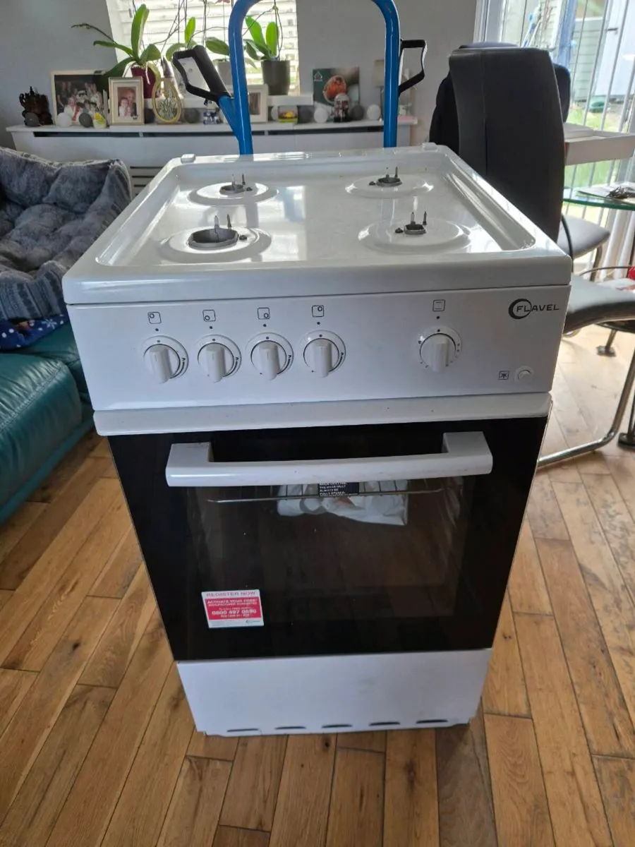 Flavel FSBG51LW gas cooker - Image 1