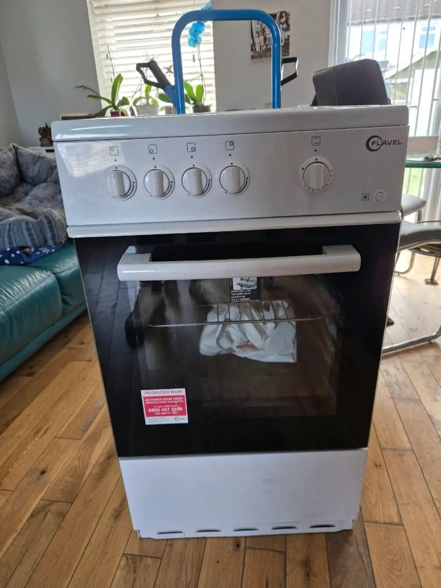 Flavel FSBG51LW gas cooker - Image 2