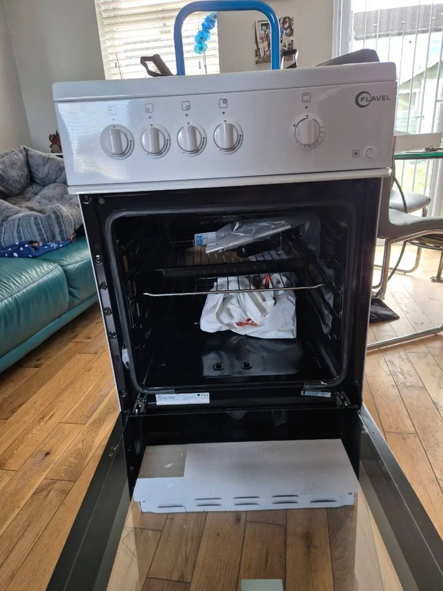 Flavel FSBG51LW gas cooker - Image 3