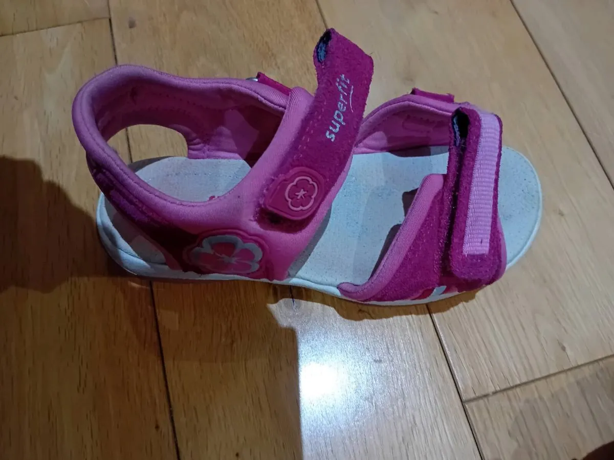 Girls sandals - Image 1