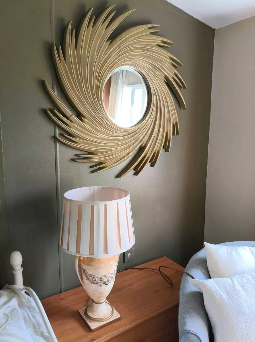 Beautiful mirror and table lamp like new 80 - Image 1