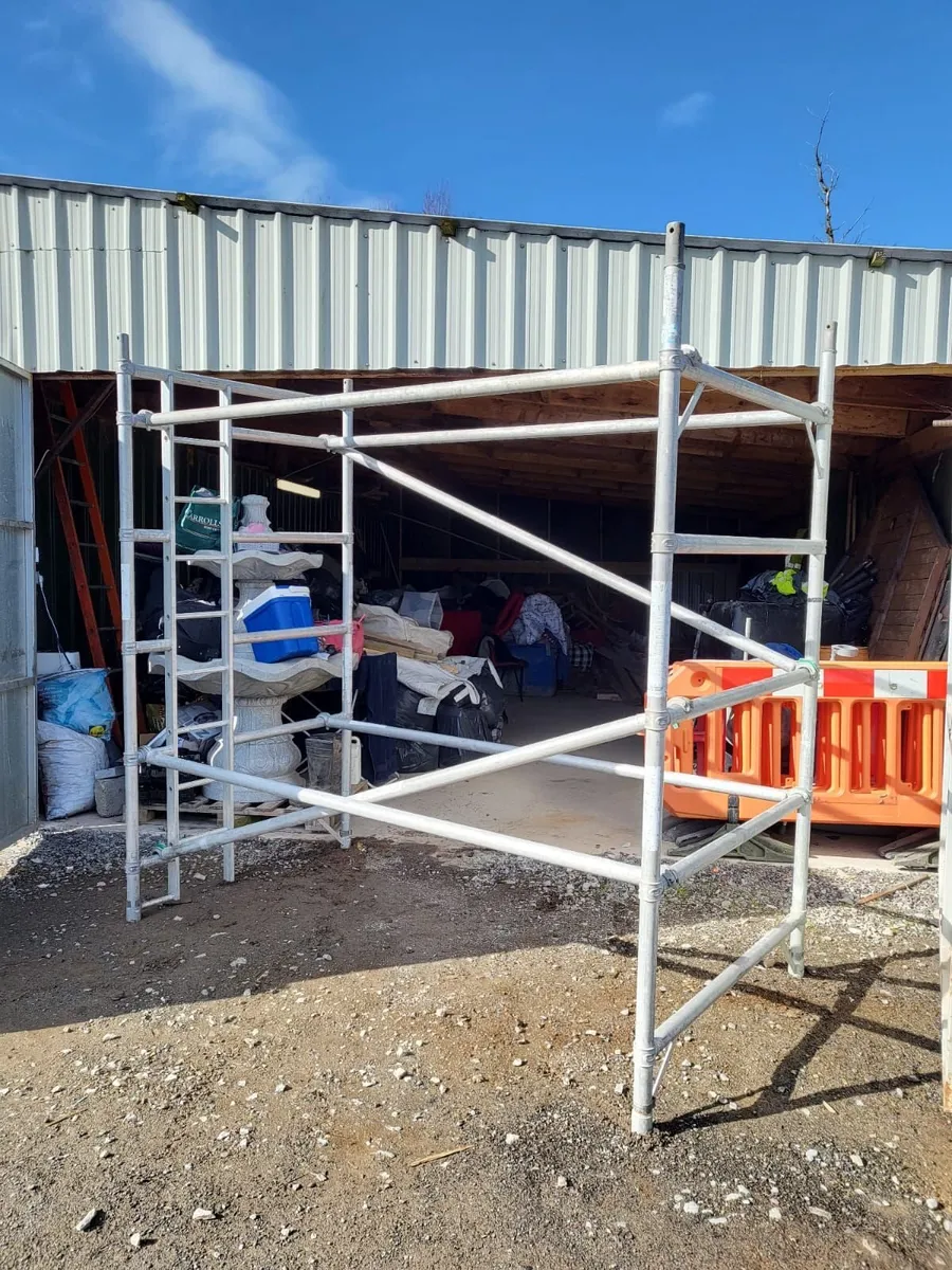 Scaffolding towers - Image 2