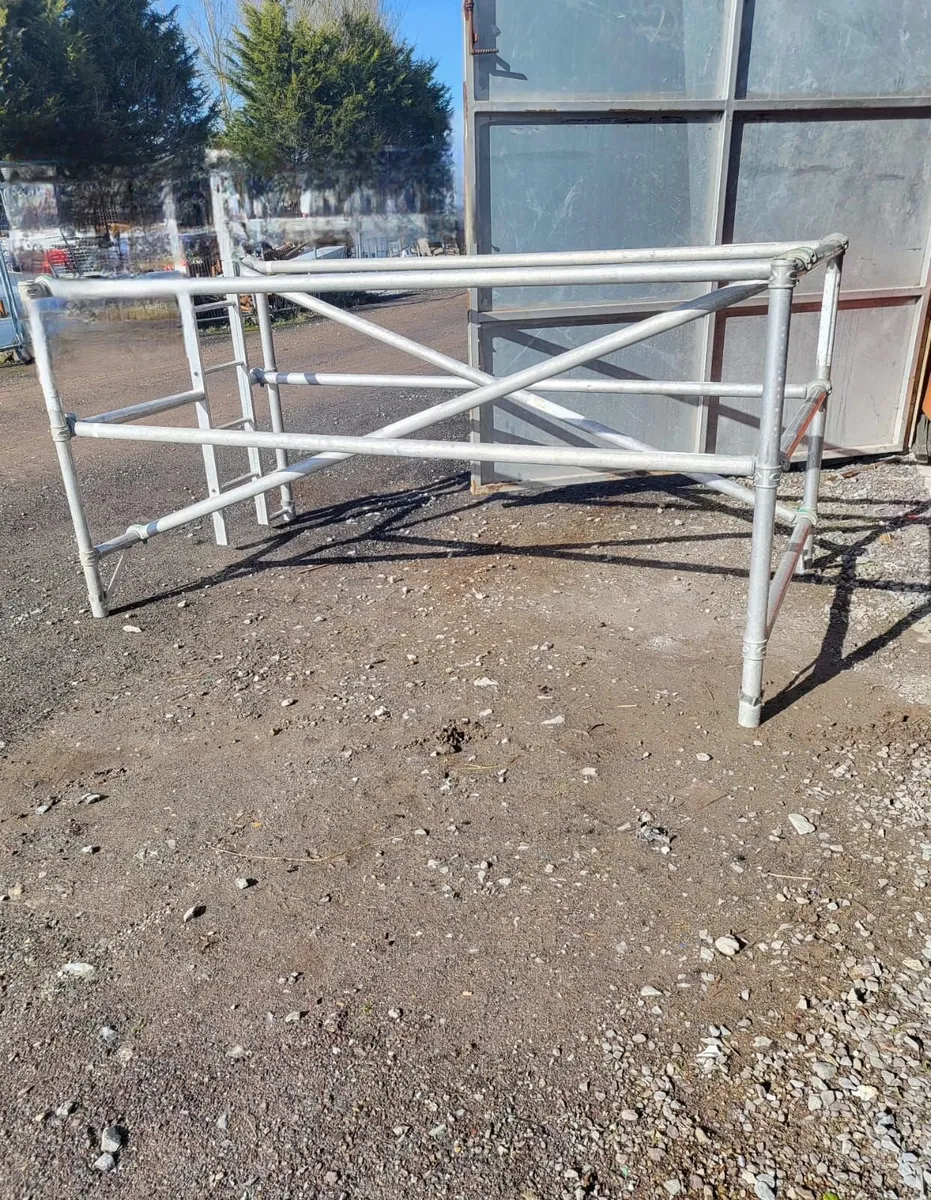 Scaffolding towers - Image 3