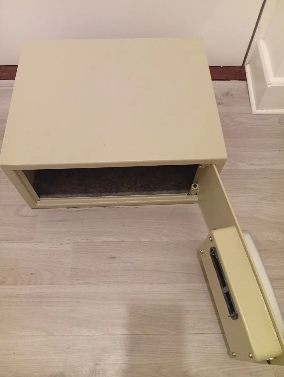 Quality Roomy Digital Electronic Safe - Image 3