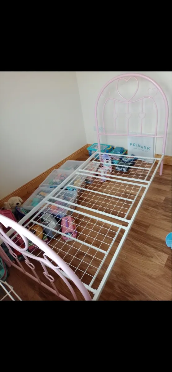 Children’s bed pink metal framed - Image 2