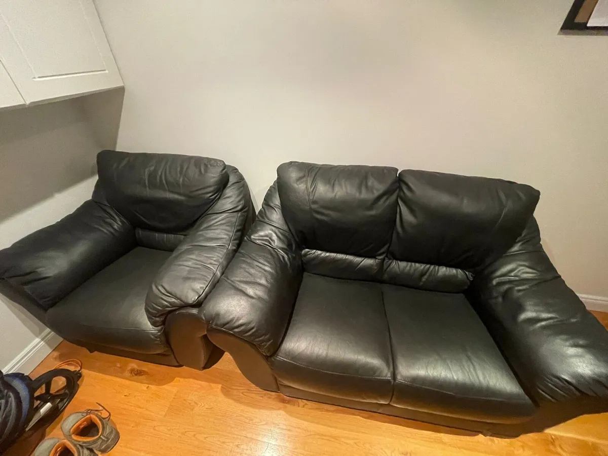 Leather couch - Image 1