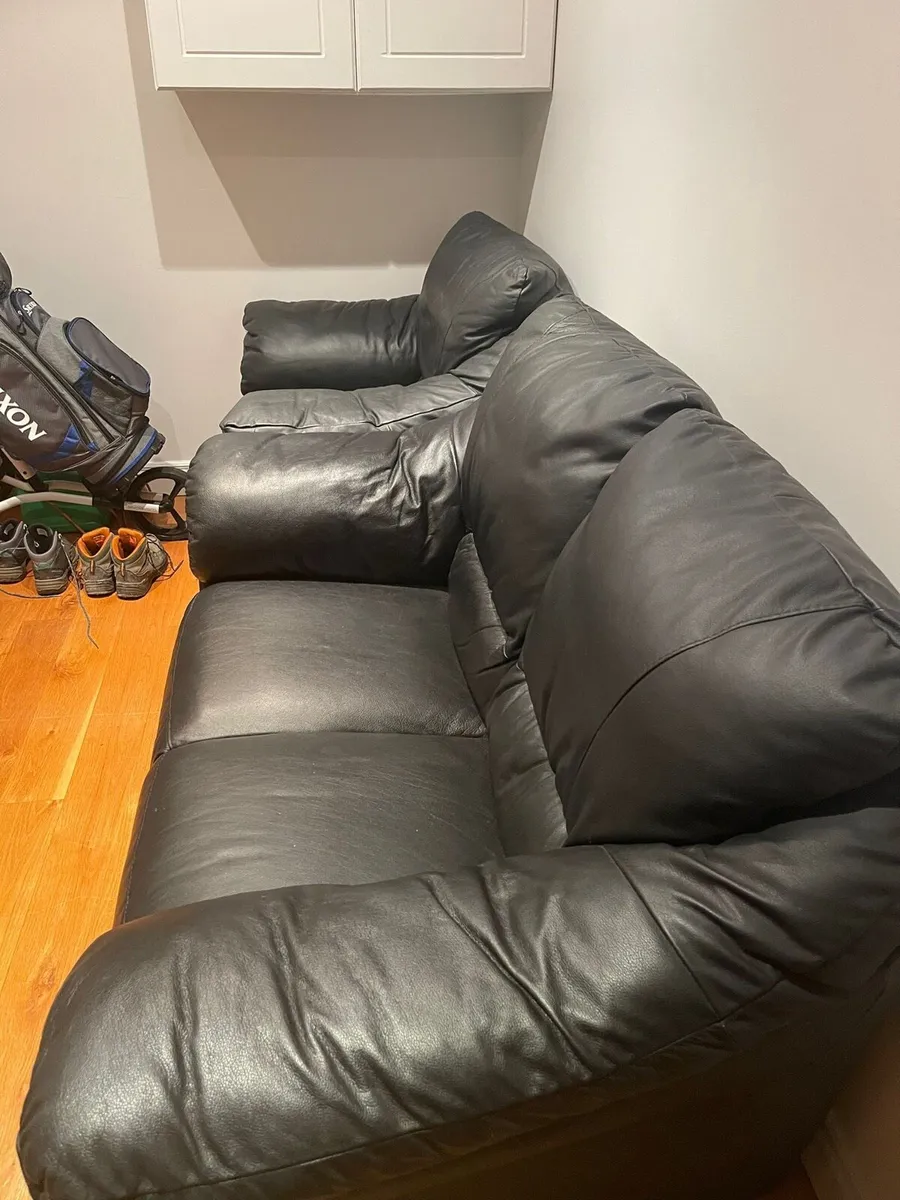 Leather couch - Image 2