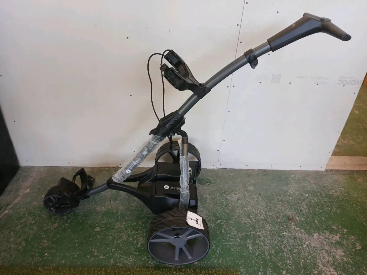 New Motocaddy SE trolley at Golf Concepts - Image 2