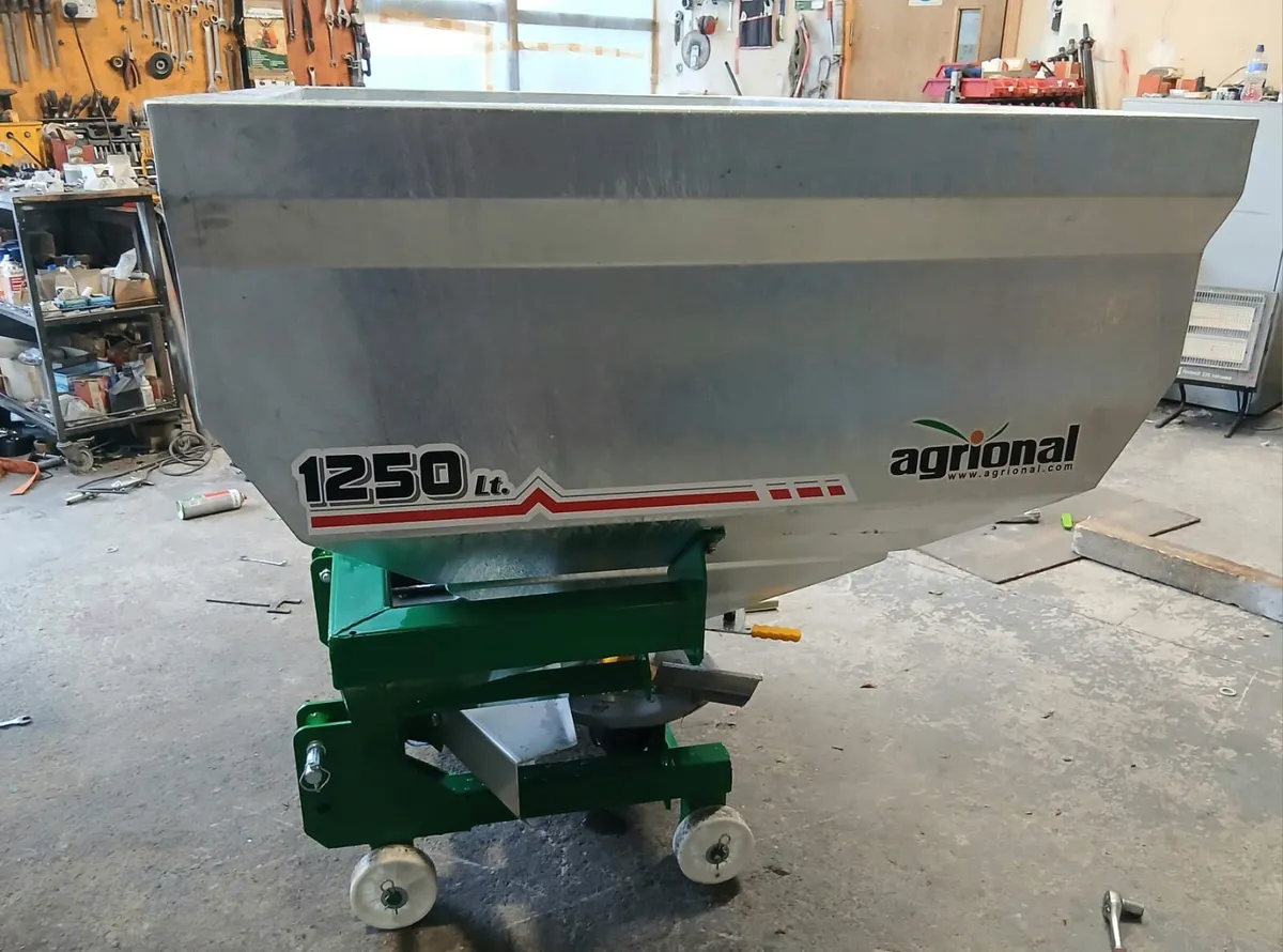 New 1250 Kg Fertilizer Spreaders Galvanised - Image 2