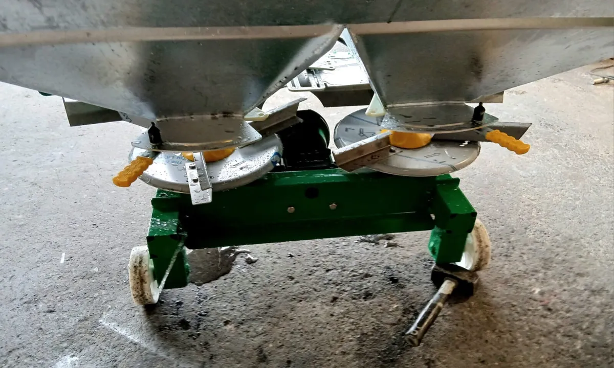 New 1250 Kg Fertilizer Spreaders Galvanised - Image 4