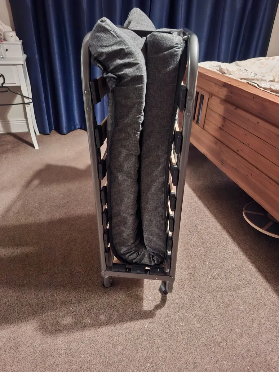 Foldable bed - Image 1