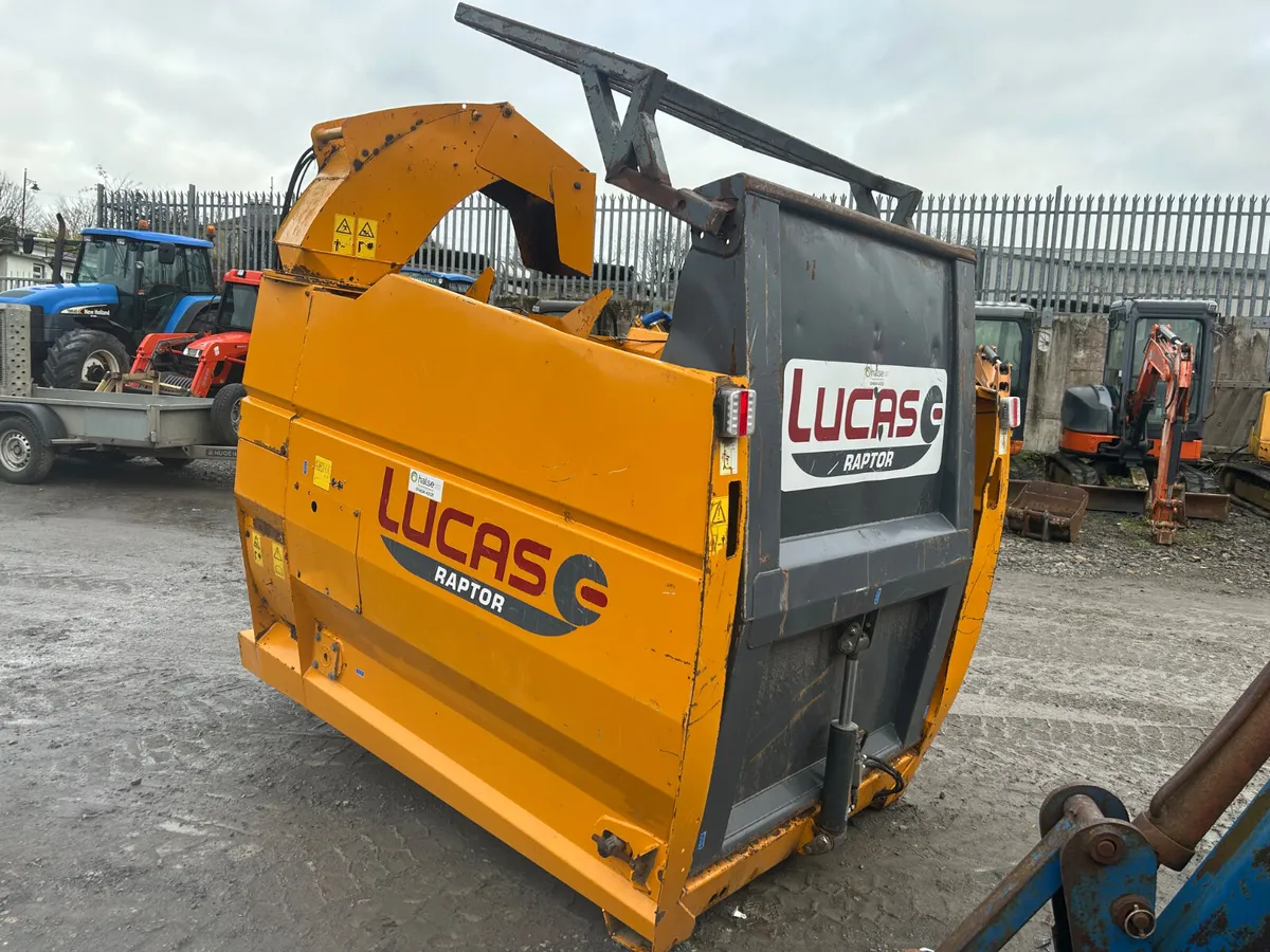 Lucas Raptor Straw Bedder - Image 4