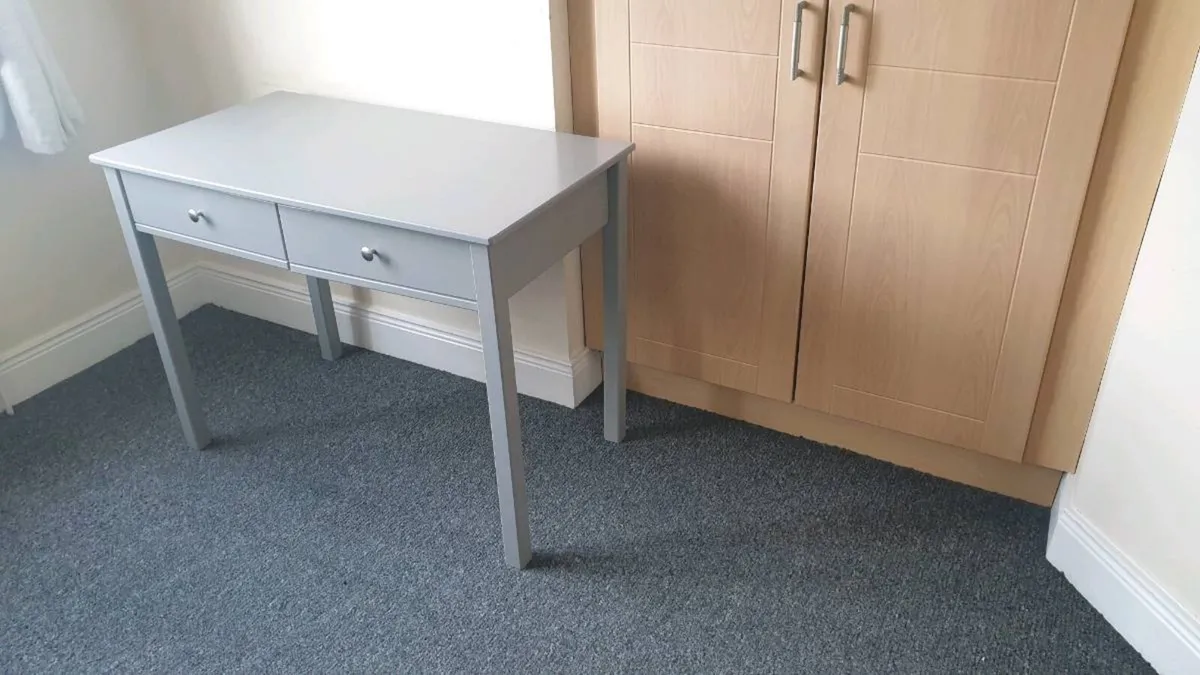 Desk with two drawers - Image 1