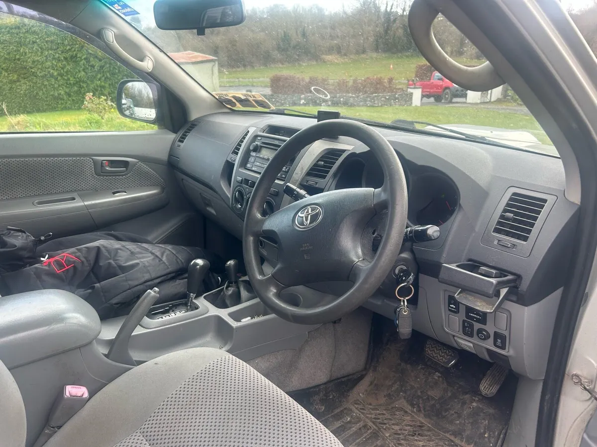 Toyota Hilux - Image 4