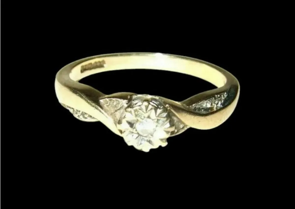 Vintage Hallmarked Diamond 9ct Gold Ring - Image 1