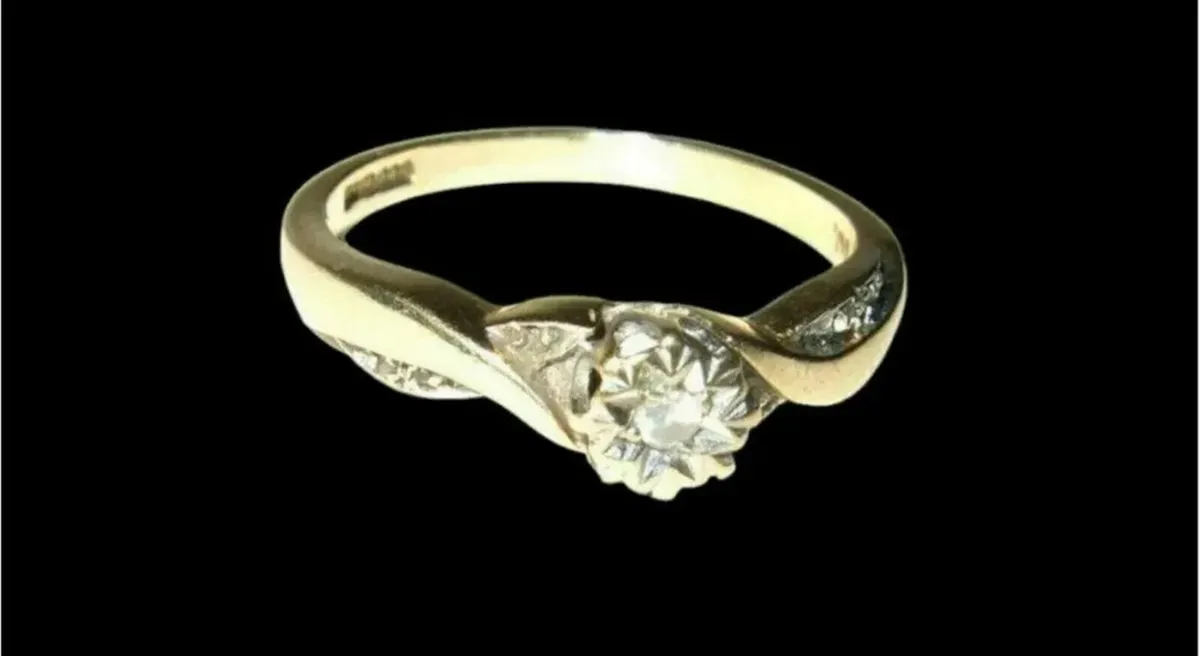 Vintage Hallmarked Diamond 9ct Gold Ring - Image 3