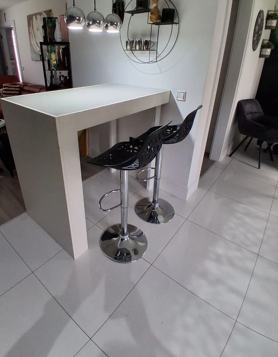 High table plus chairs - Image 2