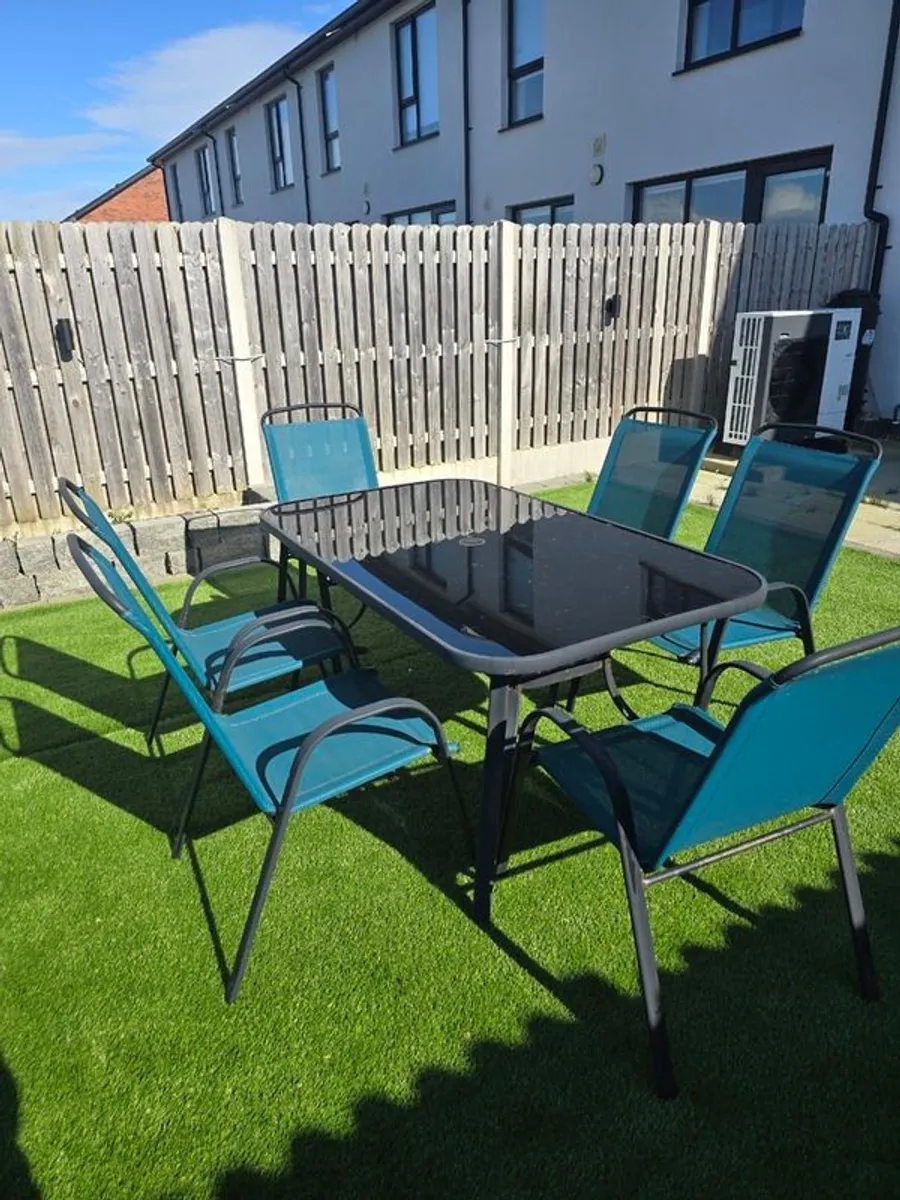 Outdoor table and chair set - Image 2