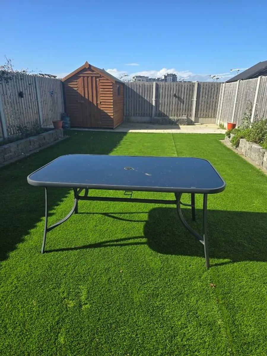 Outdoor table and chair set - Image 3
