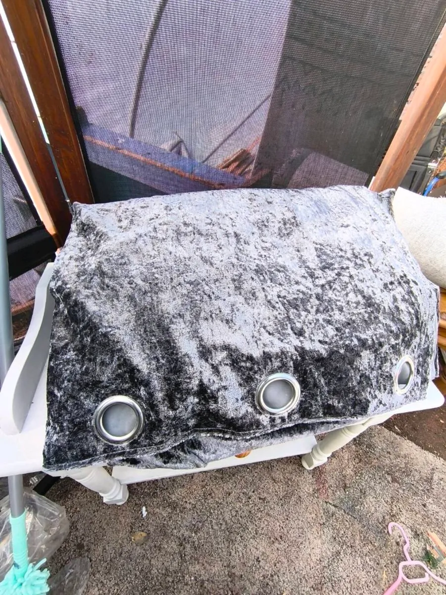 Beautiful new crushed velvet gray curtains, - Image 3