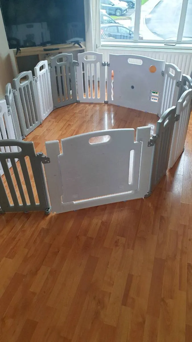 Play pen - Image 1