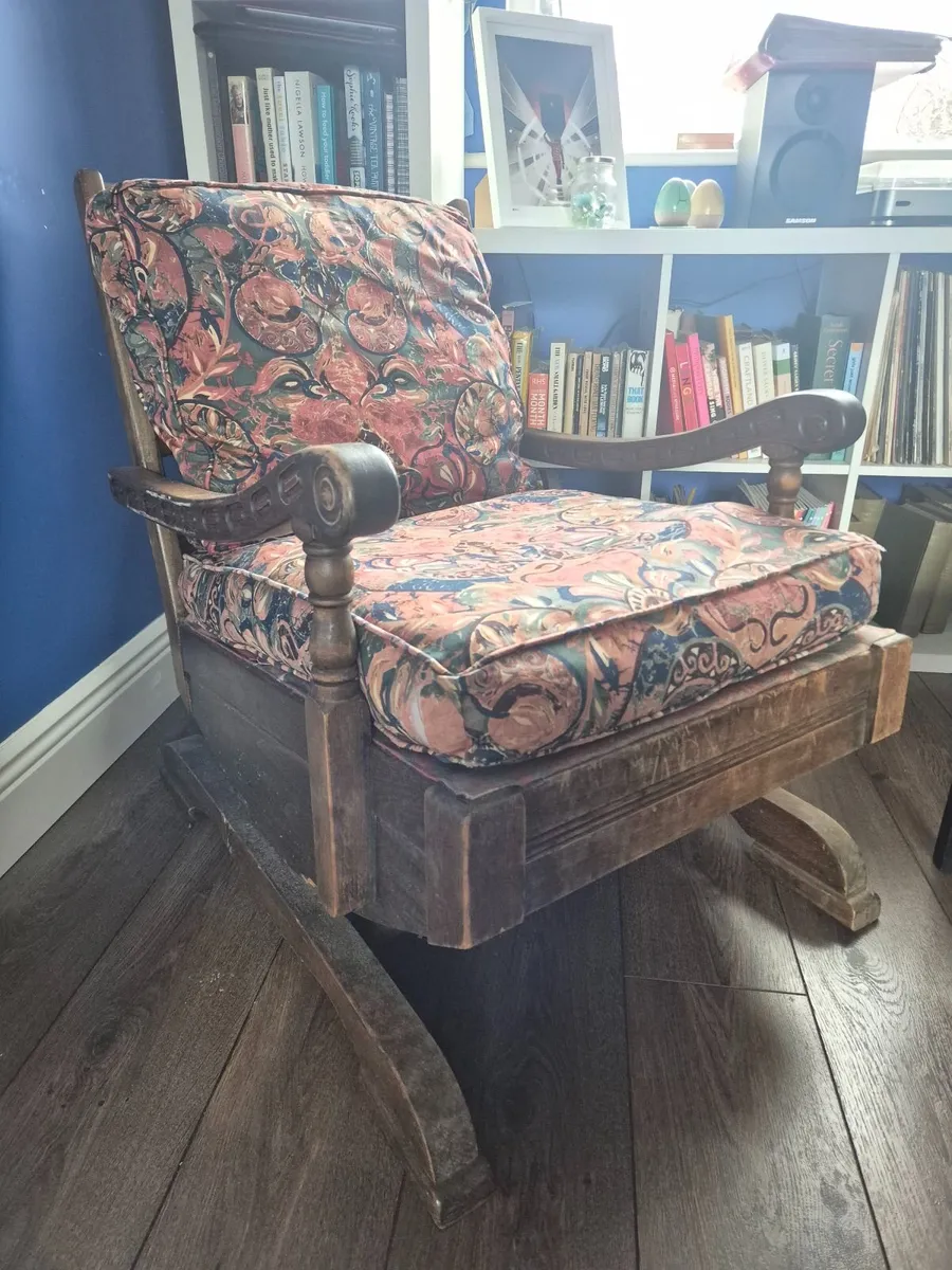 Antique rocking chair - Image 1