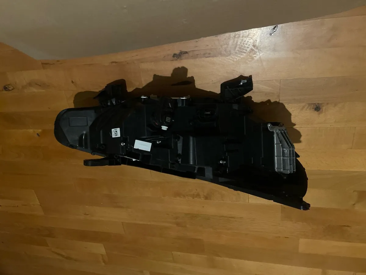 2024 Renault Clio passenger side headlight - Image 2