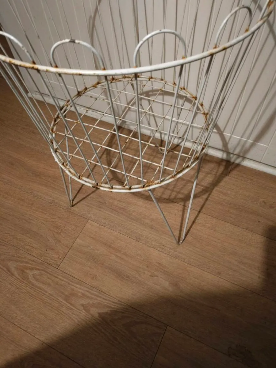 Circular Iron shop stand.some wear and tear, would - Image 4