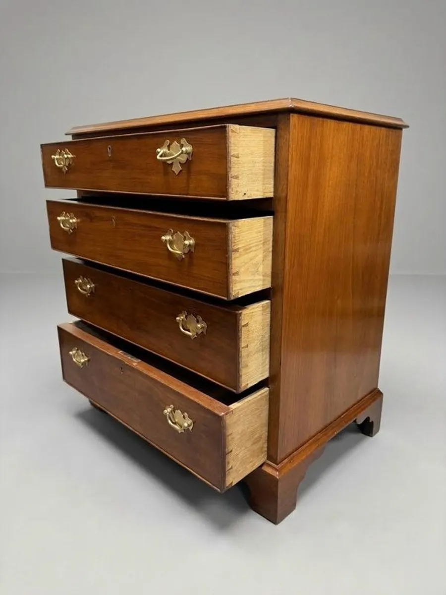 19th Century Mahogany Georgian Style Bachelors Chest - Image 2