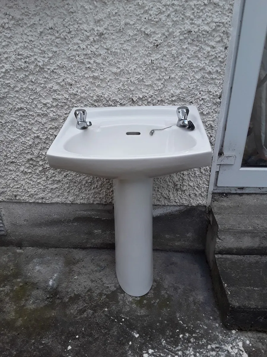 Large vintage sink pedestal taps good working orde - Image 2