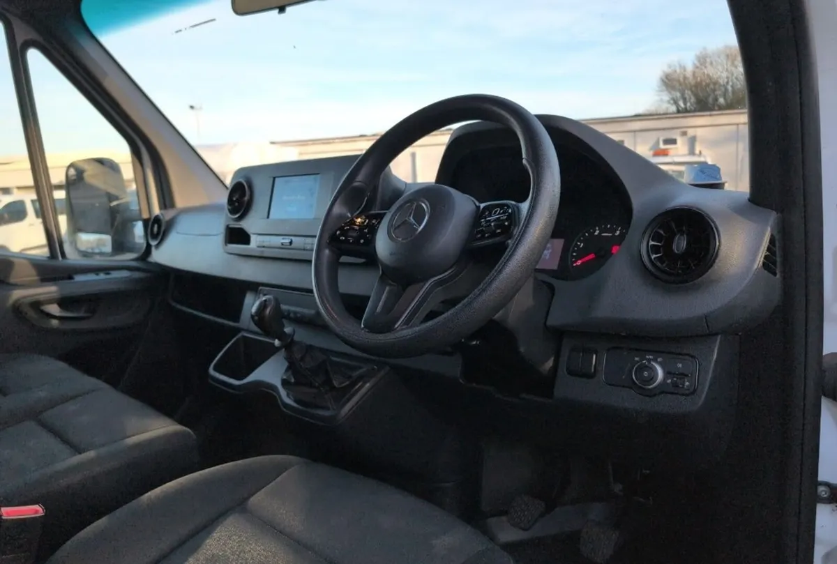 2021 Mercedes-Benz Sprinter Luton Box Van - Image 2