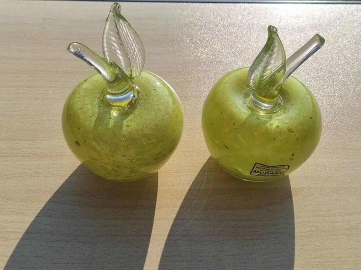 Two Murano Glass Apples - Image 2