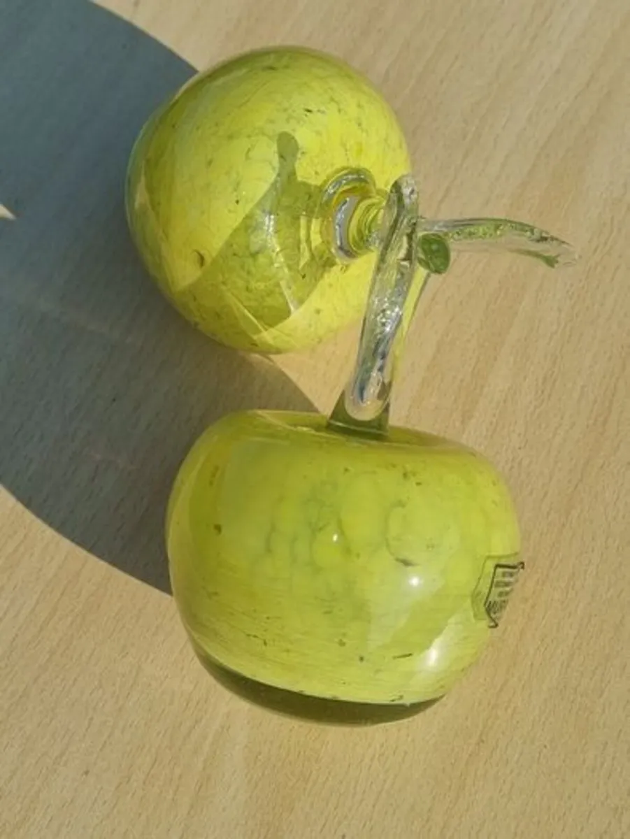 Two Murano Glass Apples - Image 3