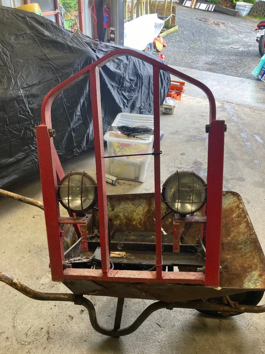 Tractor bonnet guard - Image 1