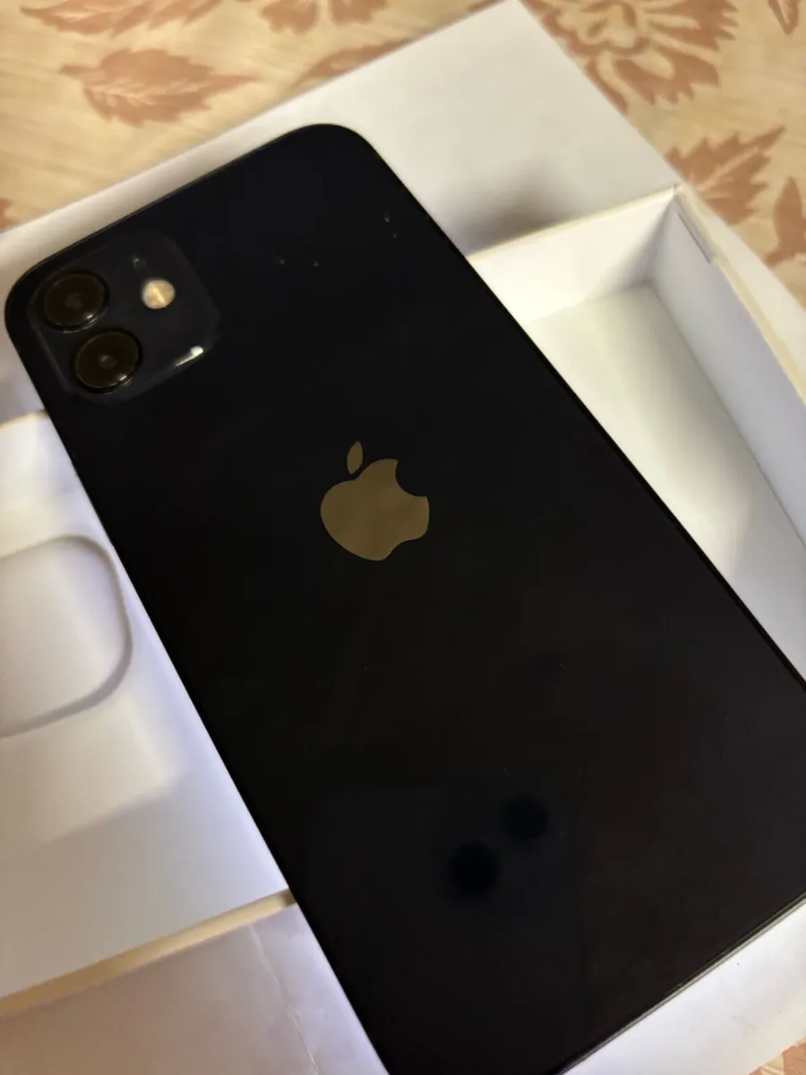 I phone 12 - Image 1
