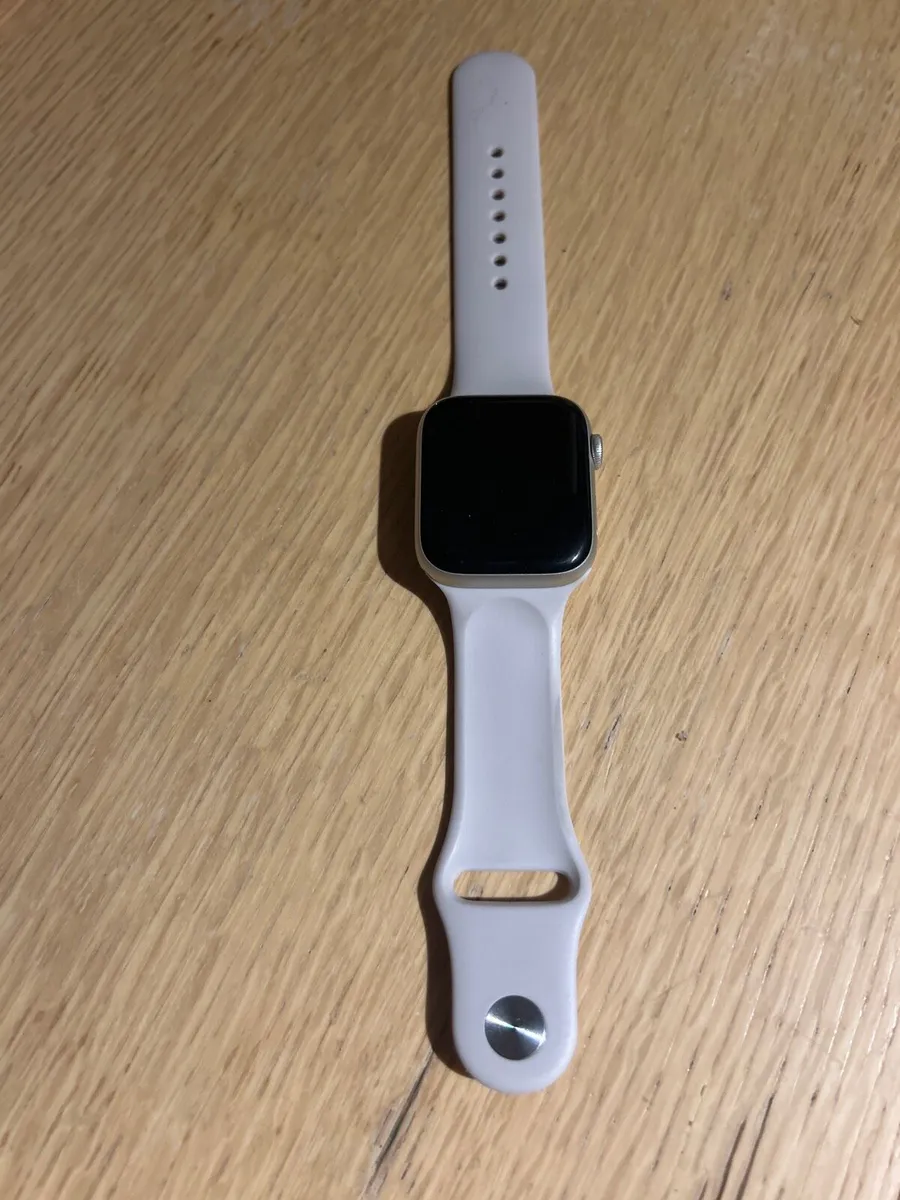 Apple watch SE 2020 - Image 1