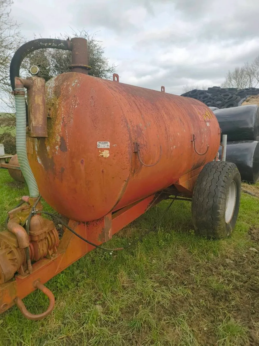 Abbey 900 gallon spreader - Image 1