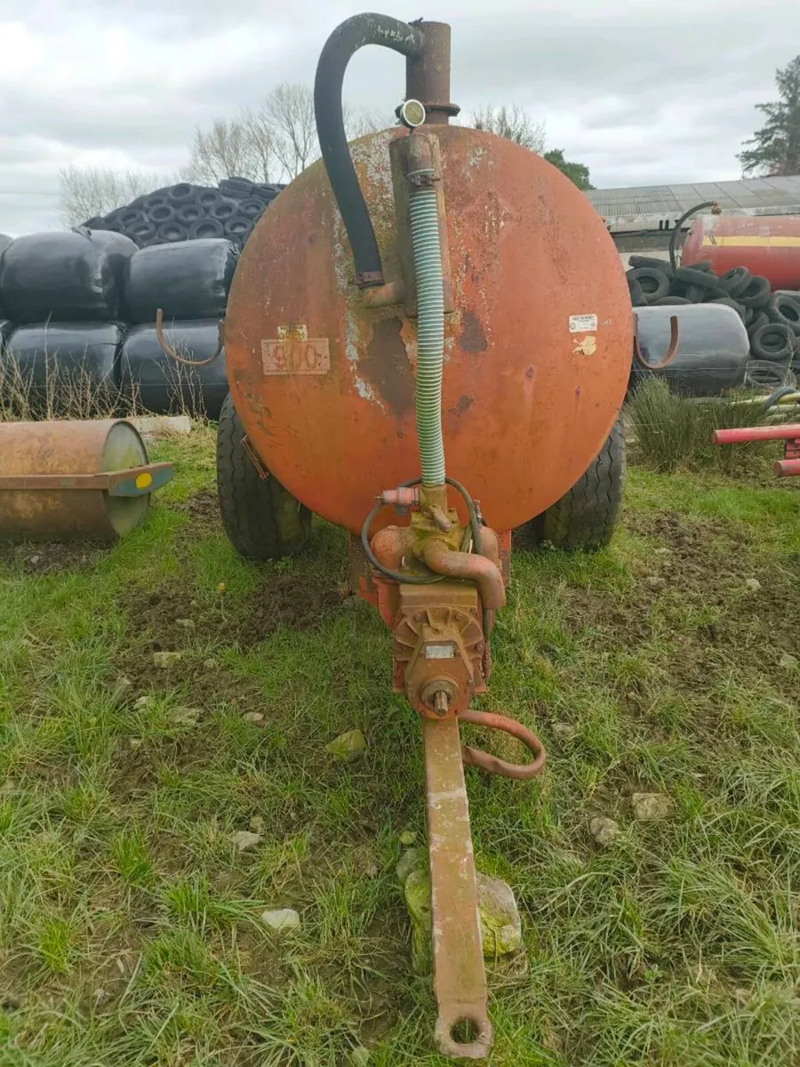 Abbey 900 gallon spreader - Image 2