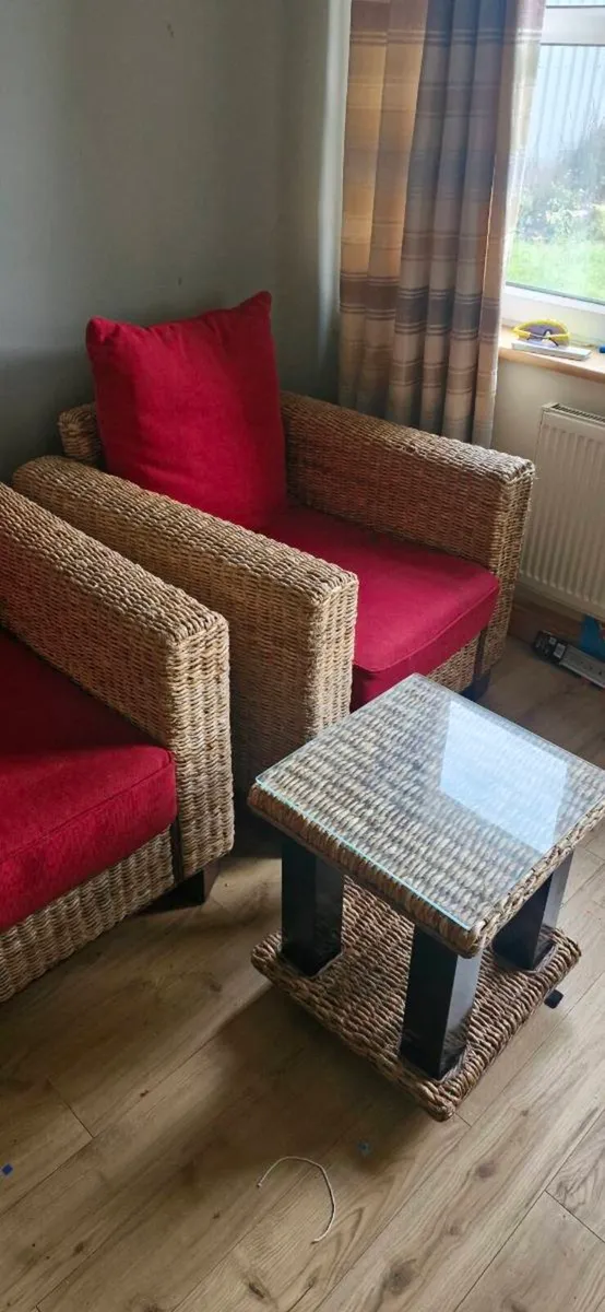 Wicker chair set - Image 1