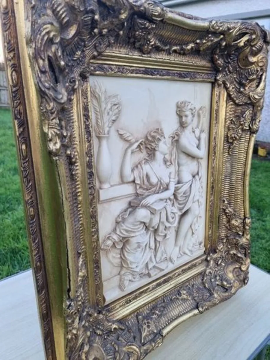 A large mythological bas-relief in a gold frame - Image 3