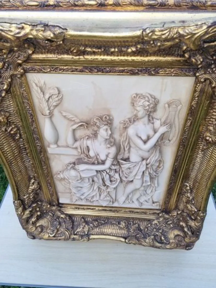 A large mythological bas-relief in a gold frame - Image 4