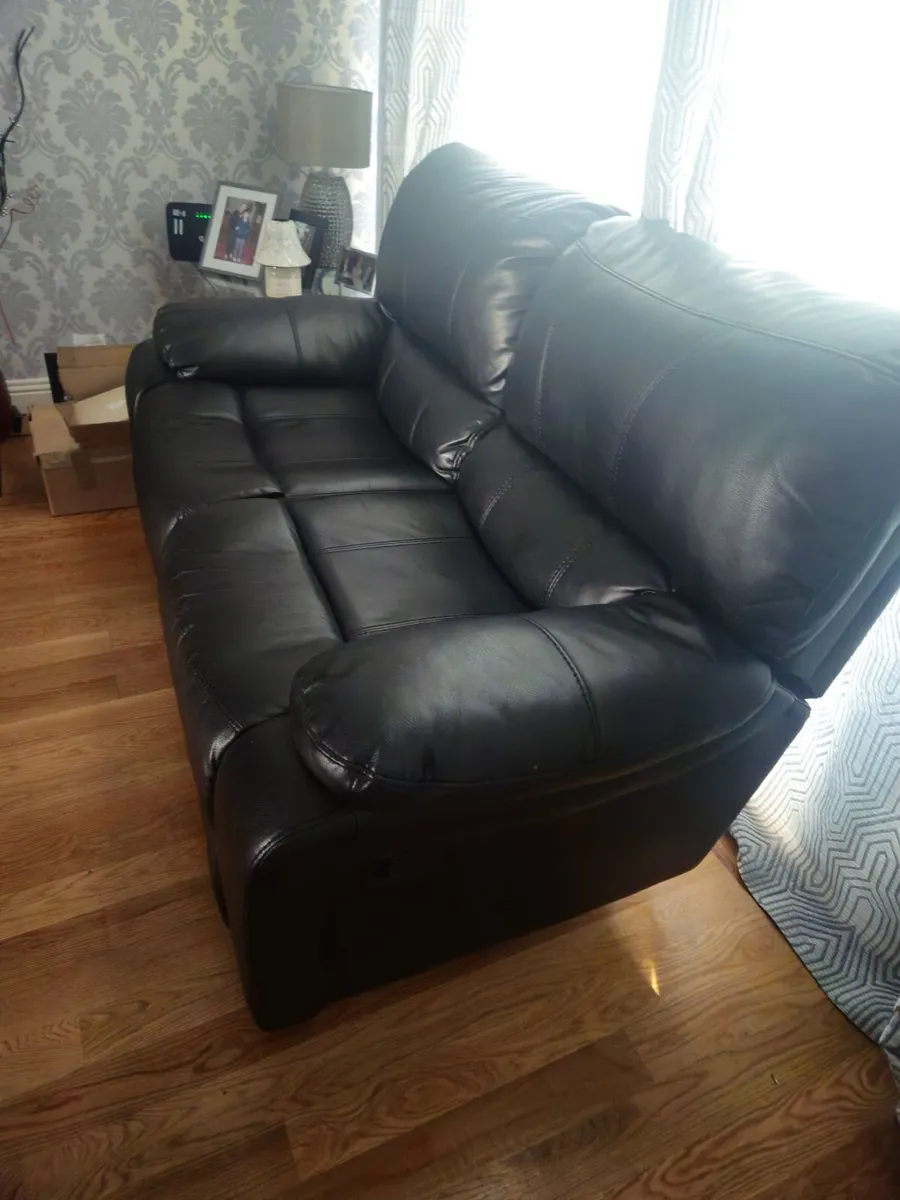 2 seater couch - Image 1