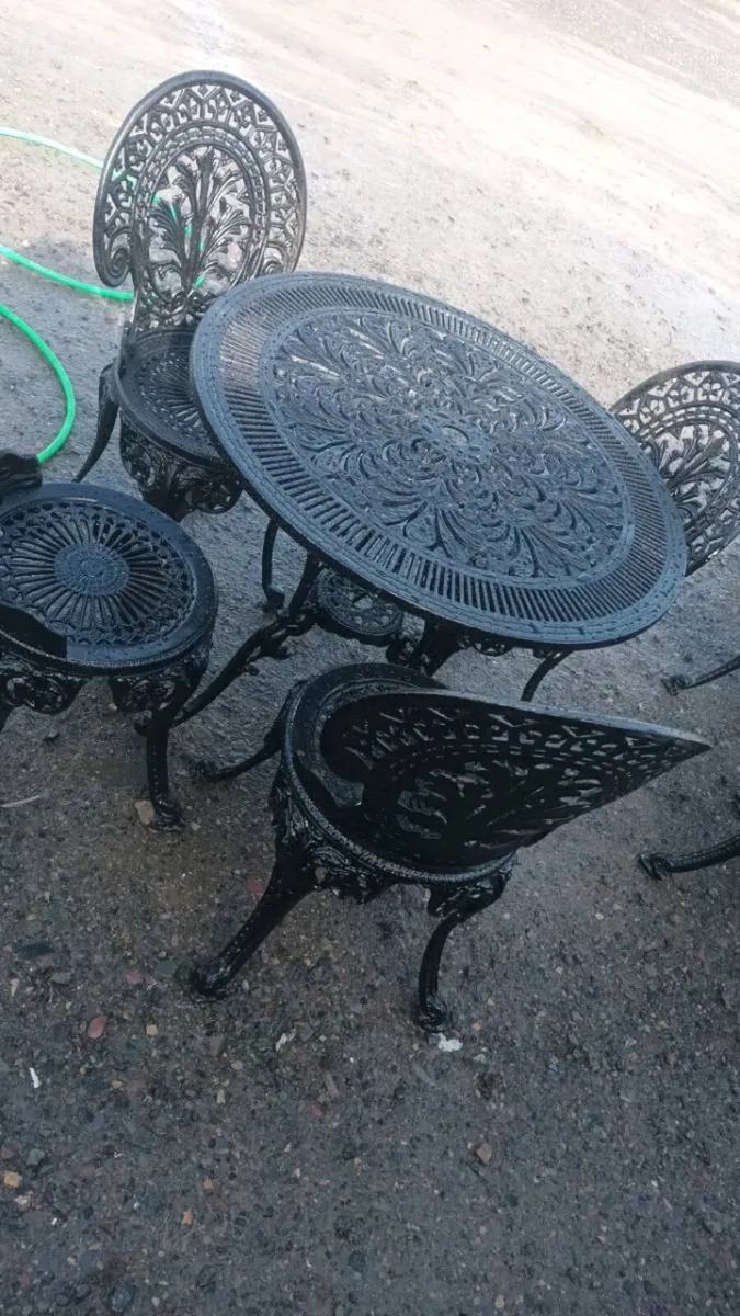 Garden furniture - Image 1