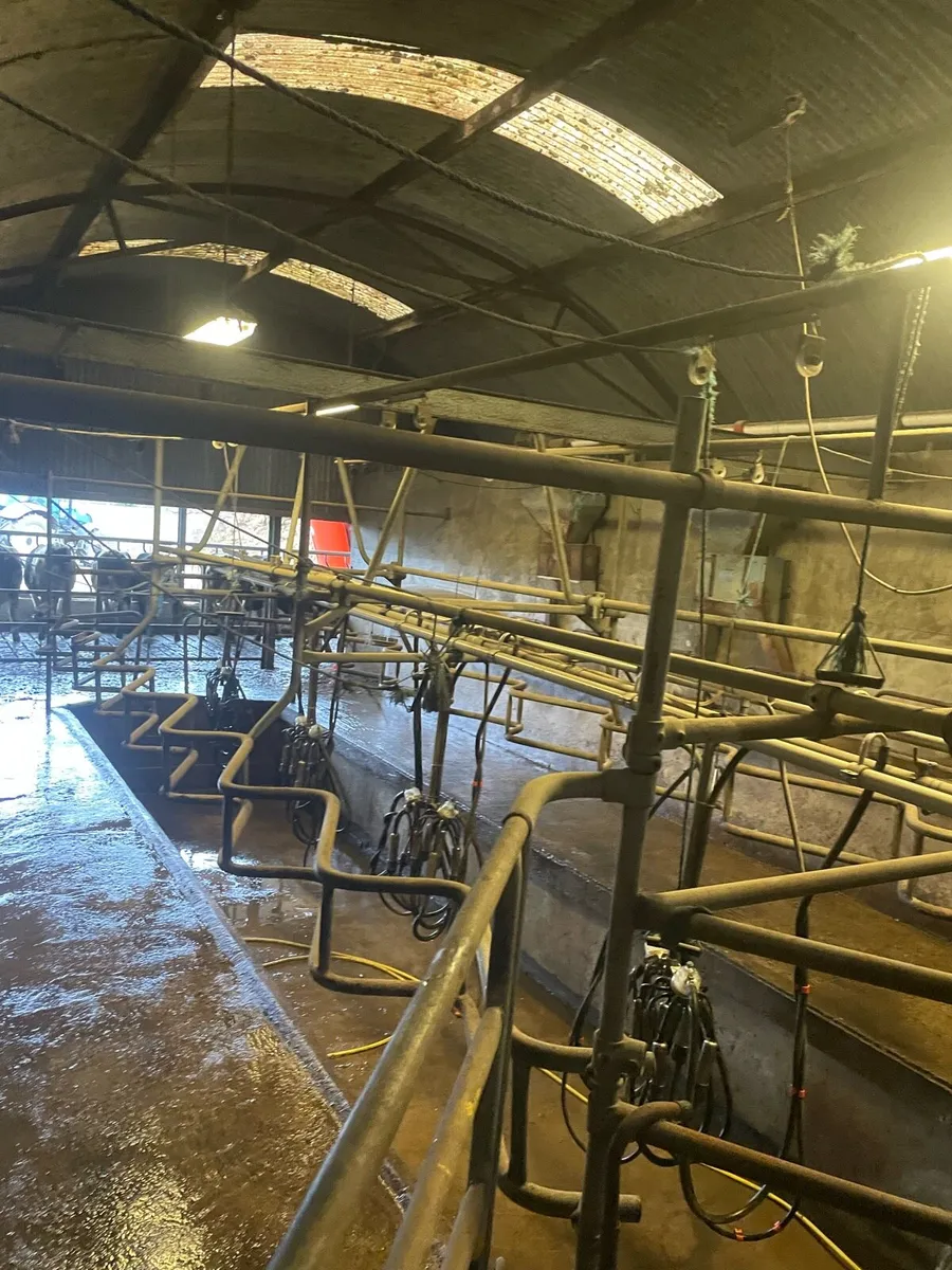 8 unit full parlour - Image 1