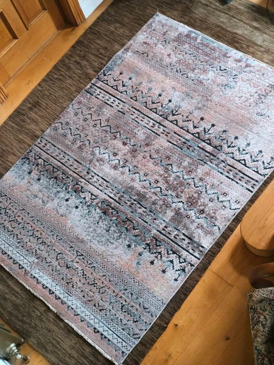 Beautiful spotless rug 160/230 30 Euro - Image 2