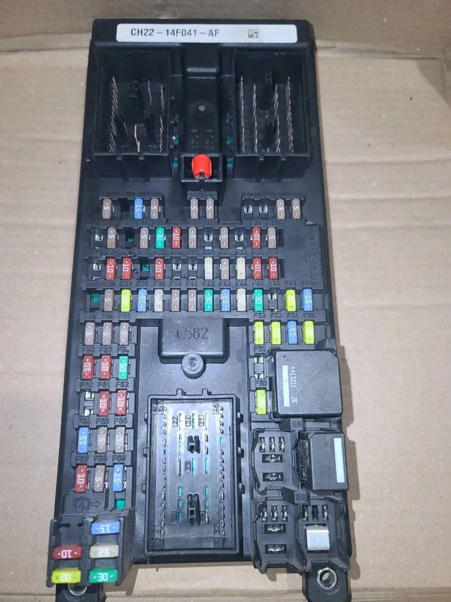 Discovery 4 cabin fuse box