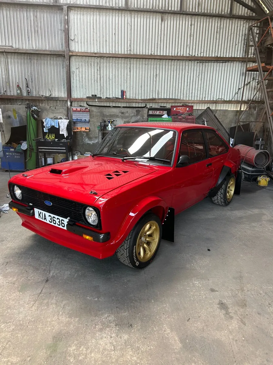 Ford escort rallycar - Image 1