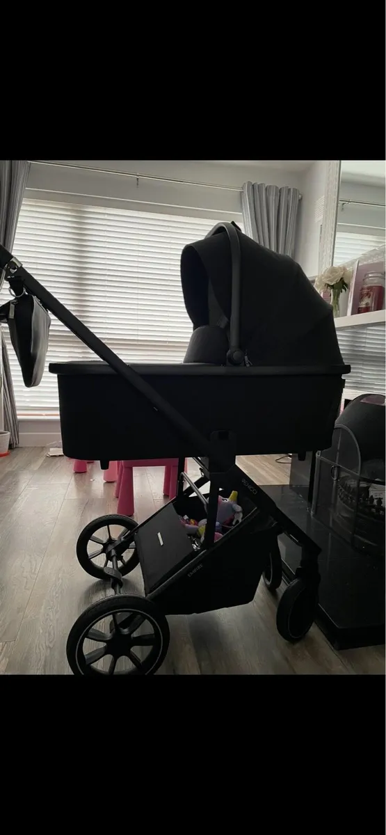 Venicci 3 in 1 pram with isofix - Image 2